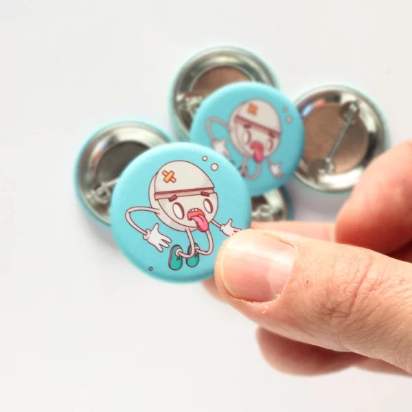 Spilletta Personalizzata Tipo Balia 32 Mm In Mano